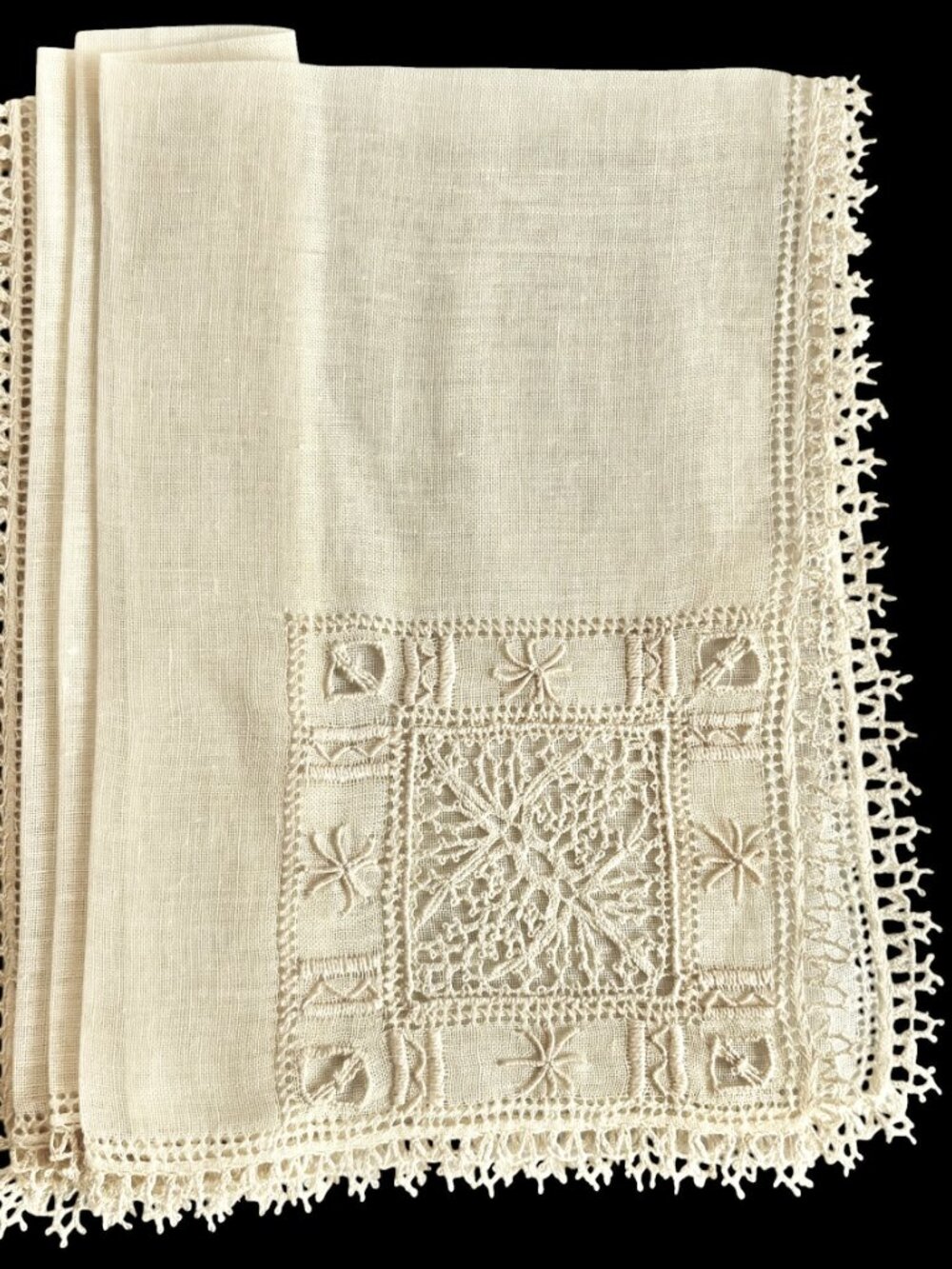 Set of 13 Matching Ecru Embroidered Tatted Napkins - Picture 6 of 8